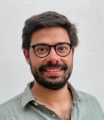 Imagem de Tiago Godinho, consultor e formador na área da Inteligência Artificial Generativa