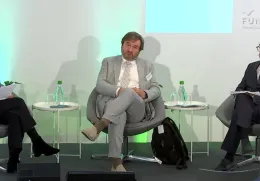 Imagem do debate sobre crescimento empresarial em tempos de turbulência geopolítica