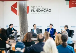 Imagem da Praça da Fundação «O que mudou na indústria musical protuguesa?», na Feira do Livro de Lisboa