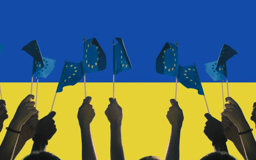 Imagem da bandeira ucraniana e de várias bandeiras da união europeia