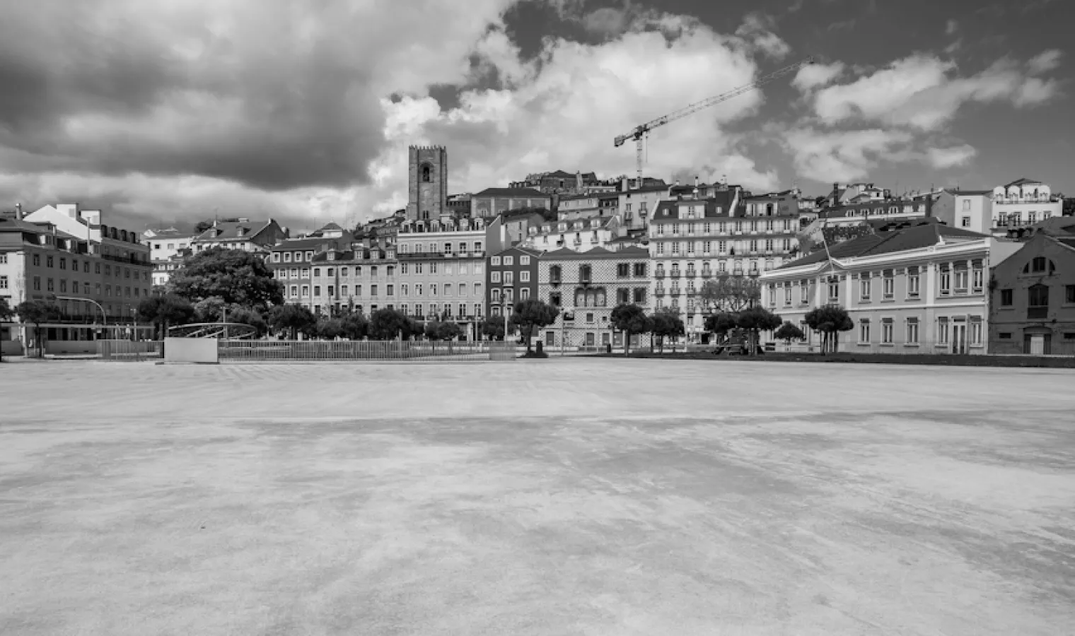 Imagem da rua dos Bacalhoeiros, em Lisboa.