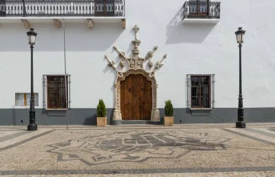 Imagem do portal manuelino na Plaza de la Constitución, em Olivença. Crédito: José Luís Jorge.
