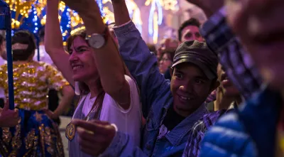 Nos tempos livres, os pescadores indonésios em Portugal aproveitam as festas e eventos locais. Crédito: Daniel Rodrigues.