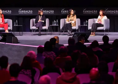 Jovens no encontro Juventudes, da Fundação Francisco Manuel dos Santos