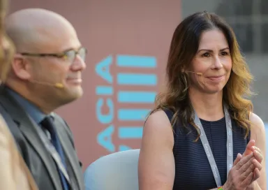 Imagem dos especialistas em democracia Daniel Ziblatt e Sheri Berman