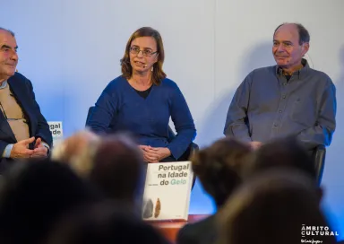 Imagem do debate «Como fomos nós, na Idade do Gelo?» com Carlos Fabião, Luísa Pereira e João Zilhão, moderada por Filipa Melo