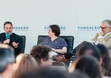 Imagem do debate «Como passou Portugal da Revolução à Democracia», na Feira do Livro de Lisboa