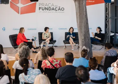 Imagem do debate «O que aprendeu quem não sabe ler nem escrever», na Feira do Livro de Lisboa