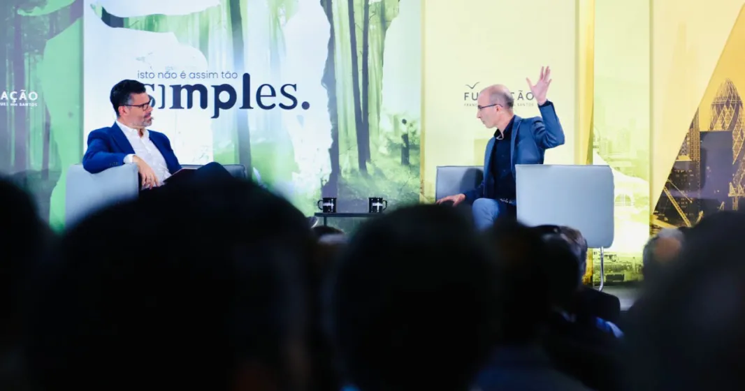 Entrevista a Yuval Noah Harari ao vivo em Lisboa para o programa digital «Não é assim tão simples»