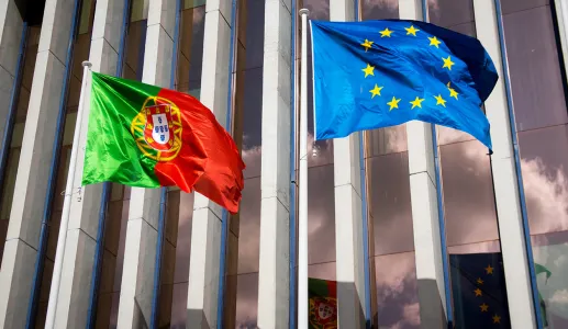 Bandeiras de Portugal e da UE - três décadas de Portugal Europeu, um estudo da Fundação Francisco Manuel dos Santos