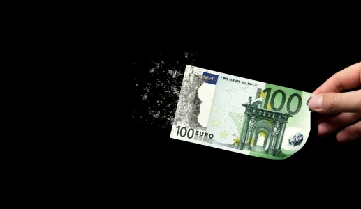 Imagem de uma nota de 100 euros a desvalorizar, devido à inflação