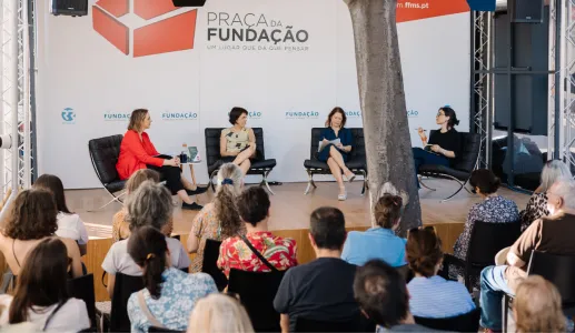 Imagem do debate «O que aprendeu quem não sabe ler nem escrever», na Feira do Livro de Lisboa