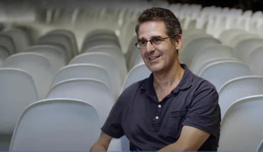 Imagem do historiador e escritor Mark Mazower na série «O Valor da Liberdade»