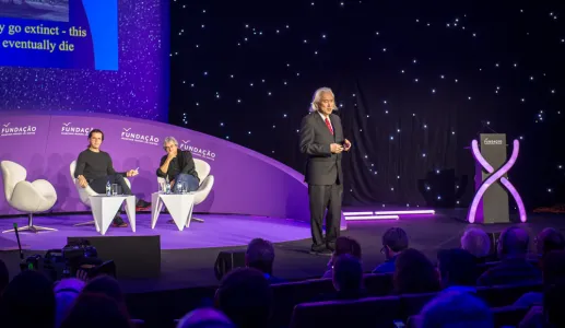 Imagem da sessão de Michio Kaku no Encontro da Fundação