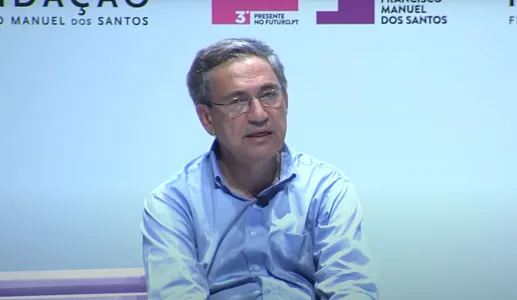 Imagem de Orhan Pamuk durante o Encontro da Fundação