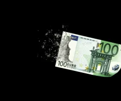 Imagem de uma nota de 100 euros a desvalorizar, devido à inflação