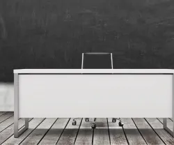 Imagem de uma sala de aula vazia