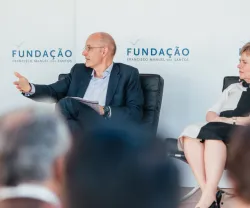 Imagem ilustrativa do debate «Que novos direitos nos protegem no universo digital?» na Feira do Livro de Lisboa