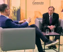 Imagem do programa «Guerra e paz não é assim tão simples», com David Petraeus